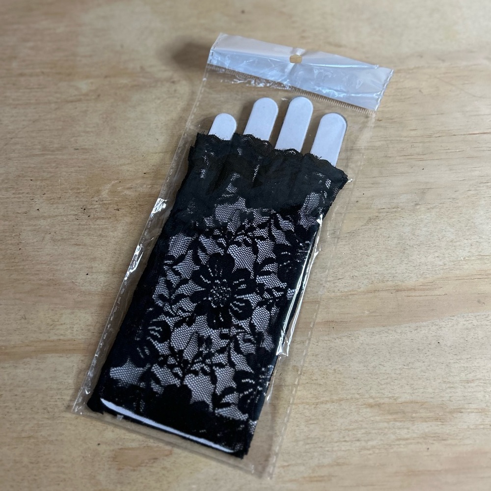 Lace Gloves